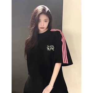 抖音得物品质二开240克宽松纯棉美式潮牌印花三条杠中性风短袖T恤图片