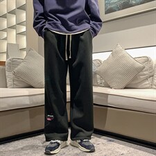 黑色