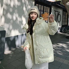 现货小个子奶黄色牛角扣连帽羽绒服2C236-2221-P225-K328，女装羽绒服，2C236