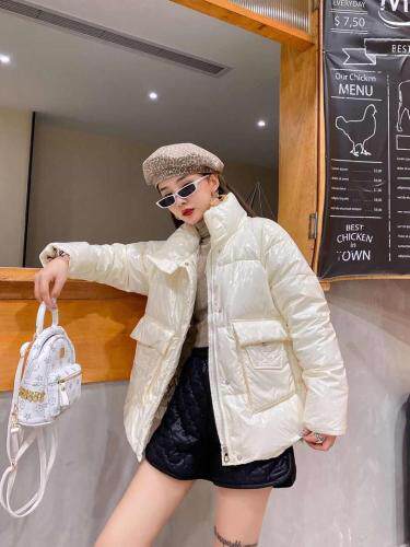 快时尚简约冬装，皮毛一体、羽绒马甲、羽绒衣等，女装马夹，芳可思