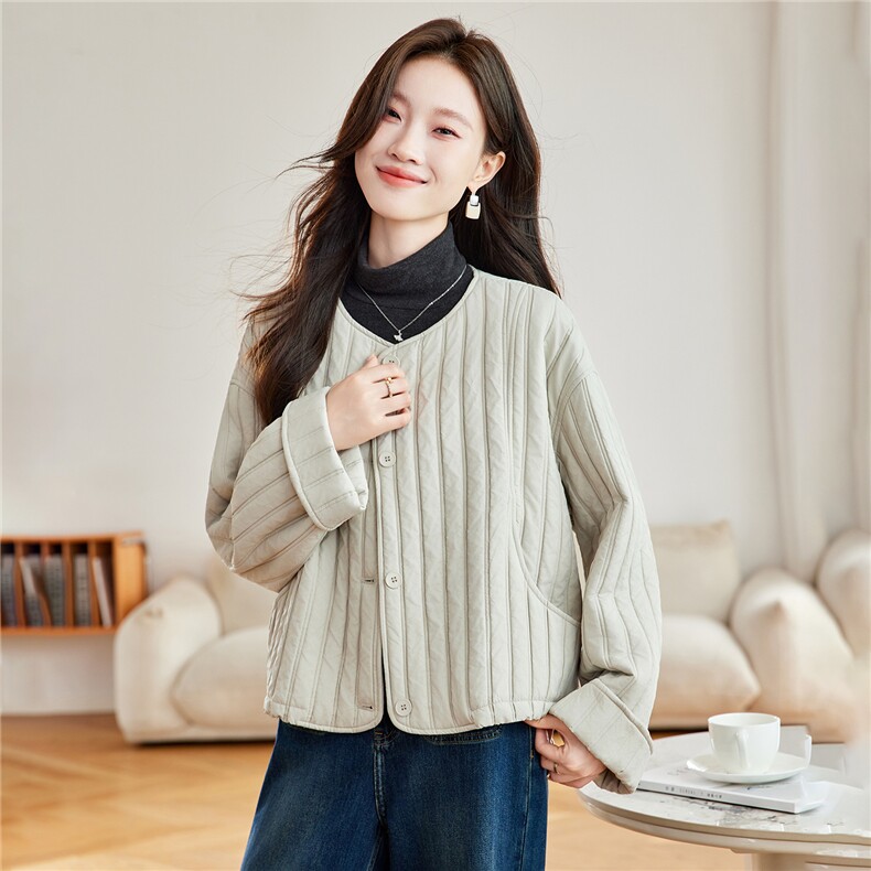 2025年冬季宽松竖条圆领轻薄棉服夹棉开衫短外套上衣,女装棉衣/棉服,简韵佳