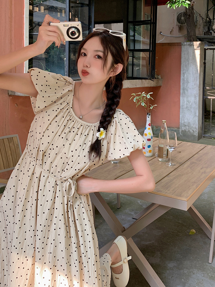 白色波点小飞袖连衣裙女2024夏新款韩版宽松显瘦慵懒风中长款裙子,女装连衣裙,蝶眷