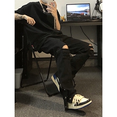 黑色
