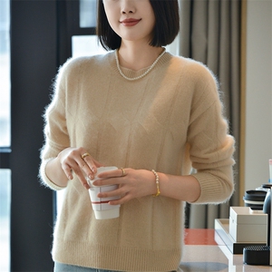 秋季新款时尚显瘦扭花圆领羊毛衫女图片