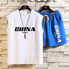 白衣宝蓝裤
