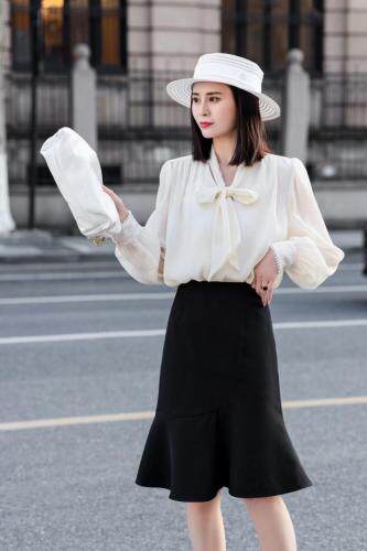 小衫，女装，娇姿百合