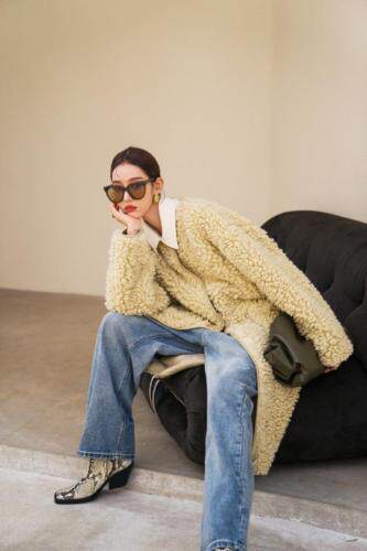 冬季极简风摇粒绒皮毛一体外套，女装，AUDREY WANG