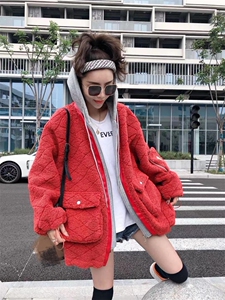 菱形格压外套图片