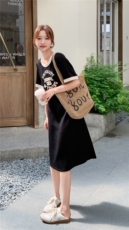 休闲运动黑色假两件T恤连衣裙女夏2025新款简单大方裙子独特漂亮，女装连衣裙，2D148