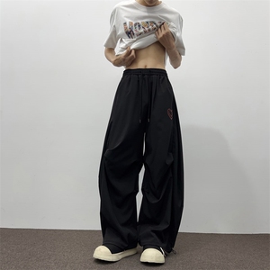 白色设计感爱心字母休闲阔腿裤女2025夏季新款嘻哈速干街舞直筒裤