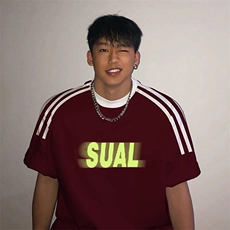 酒红色