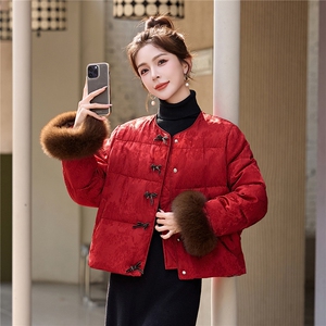 现货。现货。2025年冬季短款真狐狸毛羽绒服图片