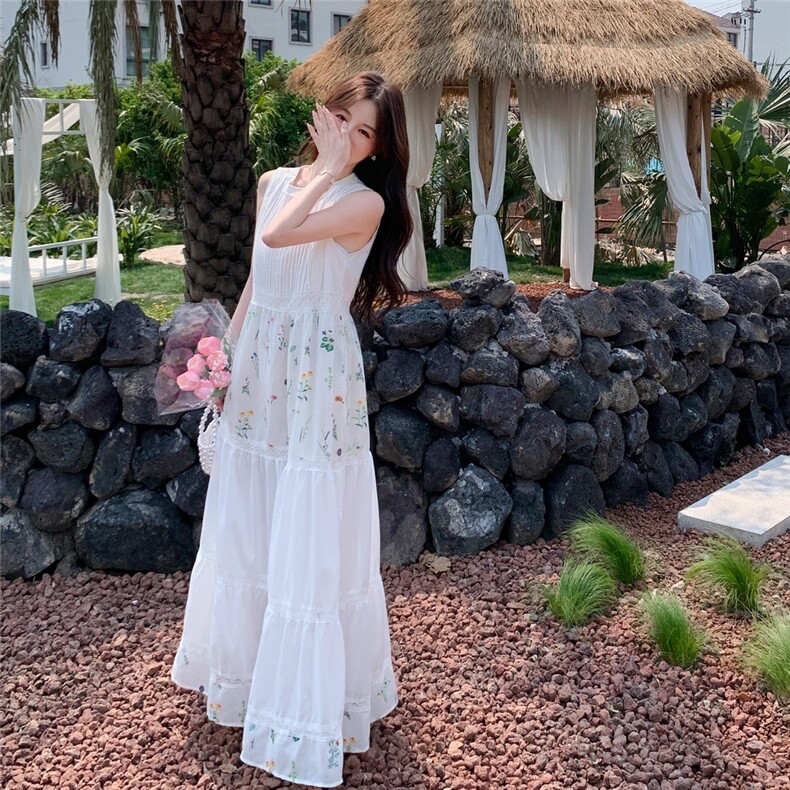 白色气质女神范碎花度假无袖长裙新款小个子森系初恋连衣裙女夏,女装连衣裙,2C167