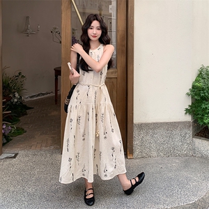 独特减龄感系带收腰印花挂脖连衣裙女夏2025新款绝美慵懒长裙及踝图片