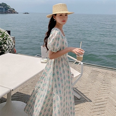法式复古气质方领碎花连衣裙女2025夏季新款韩版收腰显瘦茶歇长裙，女装连衣裙，韩蜜菓