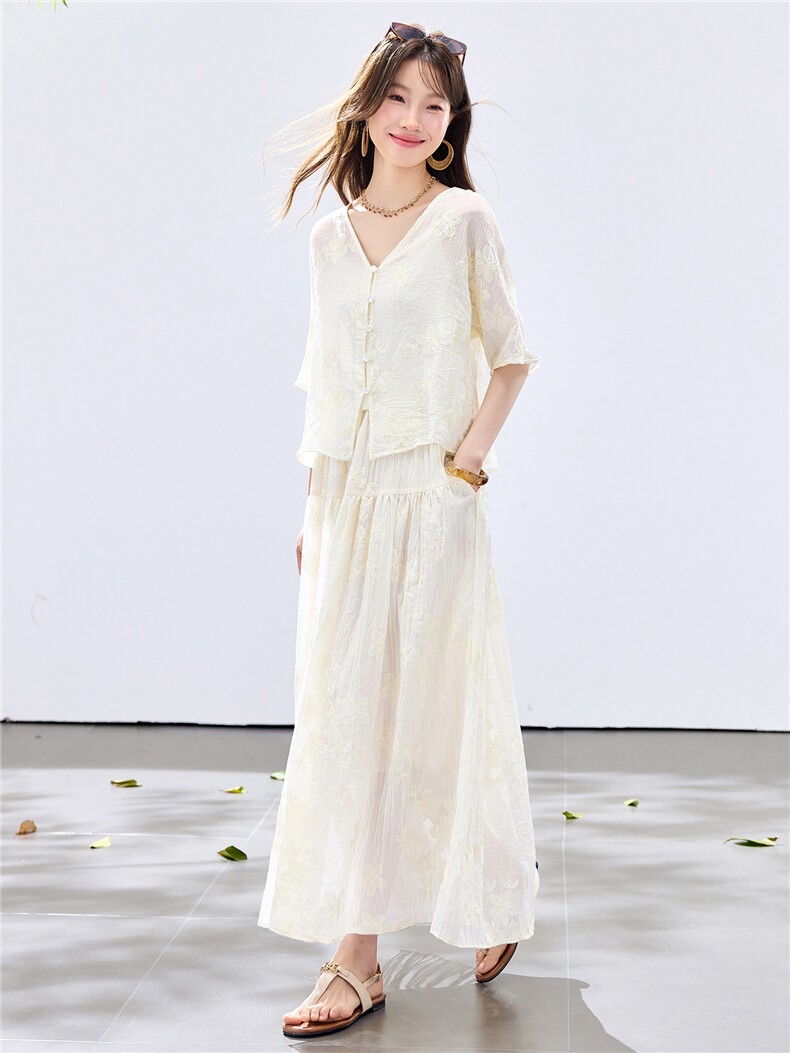 夏季新款现货！2026休闲风宽松版重工刺绣上衣+刺绣大摆半裙套装,女装套装/套裙,央宝儿