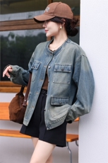 现货复古洗水多口袋牛仔外套女早秋2024新款设计感宽松显瘦上衣，女装牛仔外套，潮流依族