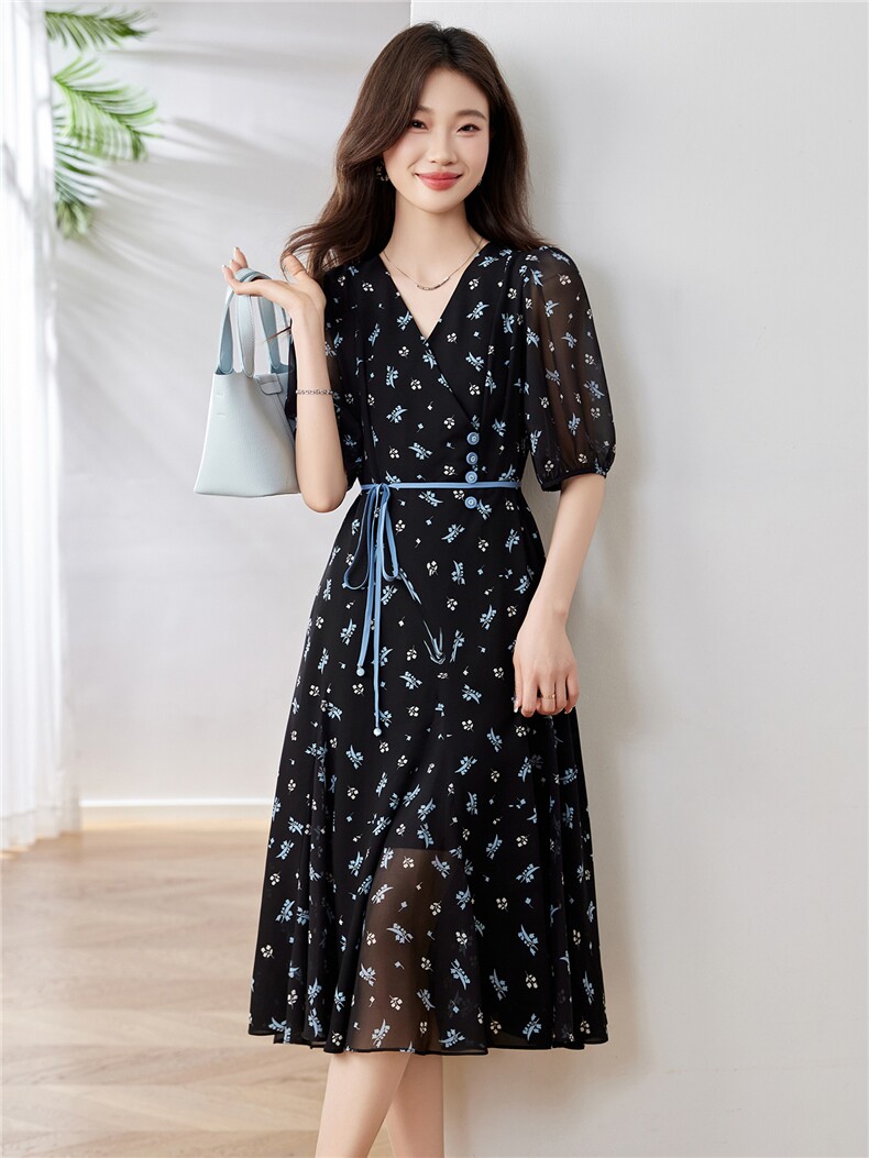高级感小碎花连衣裙女2025夏季新款V领气质收腰修身洋气减龄裙子,女装连衣裙,布芭啦