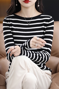 春秋圆领精纺羊毛黑白条纹毛衣女宽松百搭休闲长袖套头打底衫上衣图片