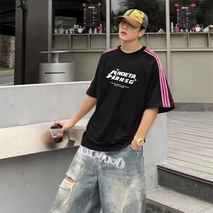 抖音得物品质二开240克宽松纯棉美式潮牌印花三条杠中性风短袖T恤图片