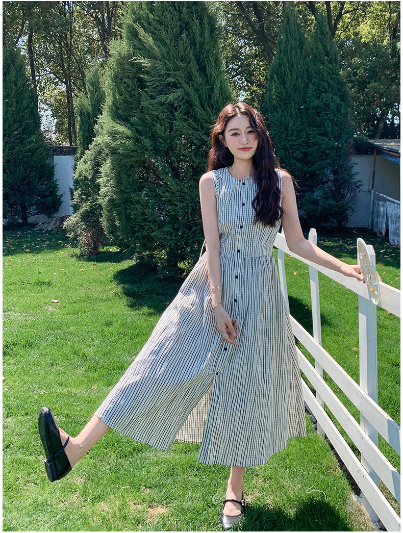 简单大方竖条纹收腰显瘦无袖连衣裙女2025夏韩系洋气单排扣背心裙,女装连衣裙,欧米莱
