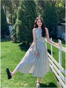 简单大方竖条纹收腰显瘦无袖连衣裙女2025夏韩系洋气单排扣背心裙图片