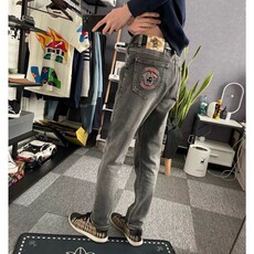 黑灰色