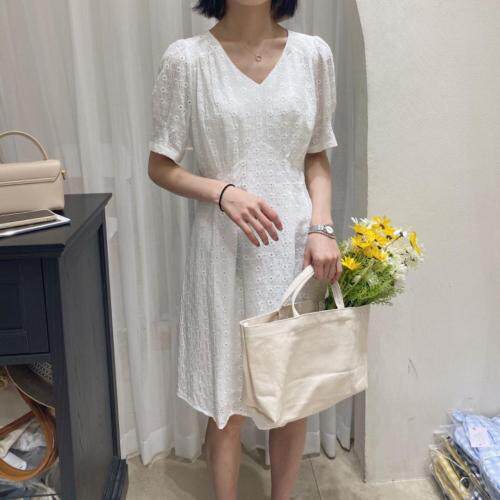 蕾丝钩花连衣裙，女装连衣裙，品晗