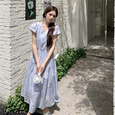 蓝色刺绣连衣裙2C105-0518-P135-K188，女装连衣裙，2C105