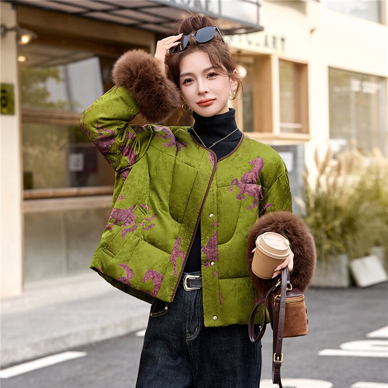 现货。现货。2025年冬季新中式短款真狐狸毛气质潮羽绒新款,女装羽绒服,艾仟回(原伊仟回)