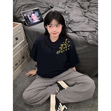 黑色