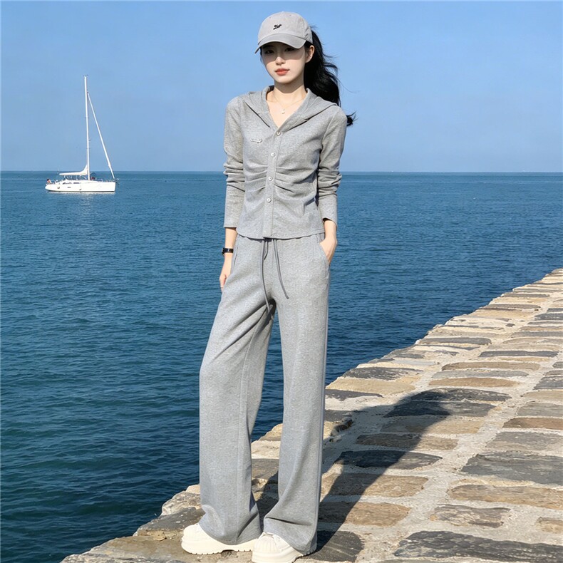 设计感时尚穿搭套装女春季修身显瘦褶皱连帽上衣休闲阔腿裤两件套图片