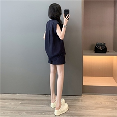 欧货高级感时尚休闲套装女夏款设计感纯色翻领刺绣上衣短裤两件套，女装套装/套裙，江南