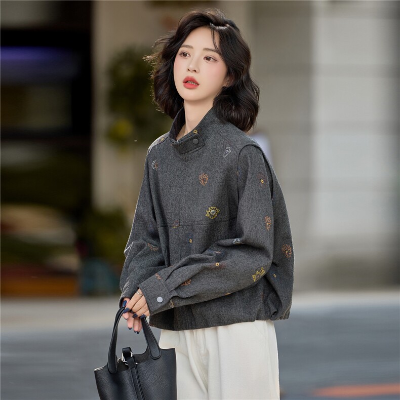 高级灰立领刺绣毛呢外套女短款时尚夹克上衣2026年春季新款夹克衫,女装短外套,梦懿尔