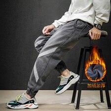 黑灰色