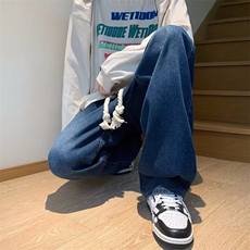 深蓝色