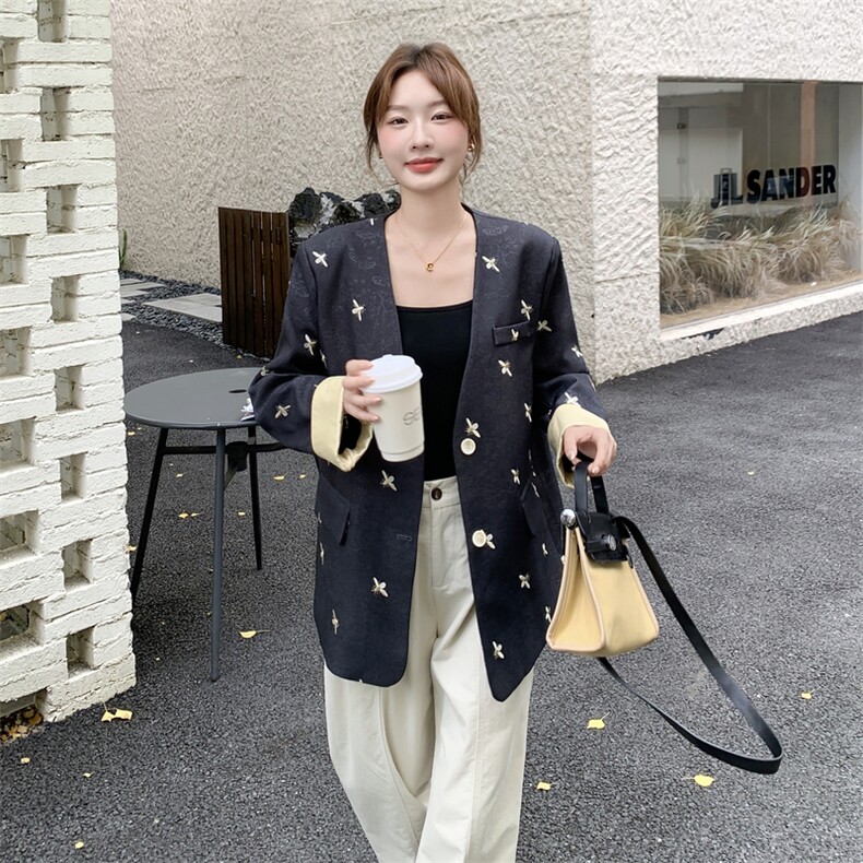 黑色复古气质绣花撞色拼接西装外套女秋高级感穿搭轻熟风V领西服,女装短外套,2C353