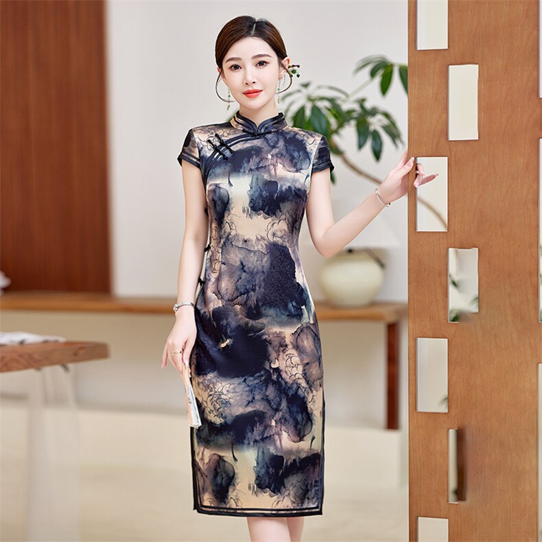 送考妈妈真丝国风水墨印花中长款桑蚕丝改良旗袍女气质显瘦连衣裙，女装汉服/婚纱/旗袍/礼服，小荷流