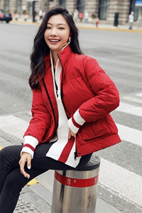 时尚保暖女士羽绒服 冬季新款休闲百搭可拆卸围脖设计 显瘦修身短款外套图片