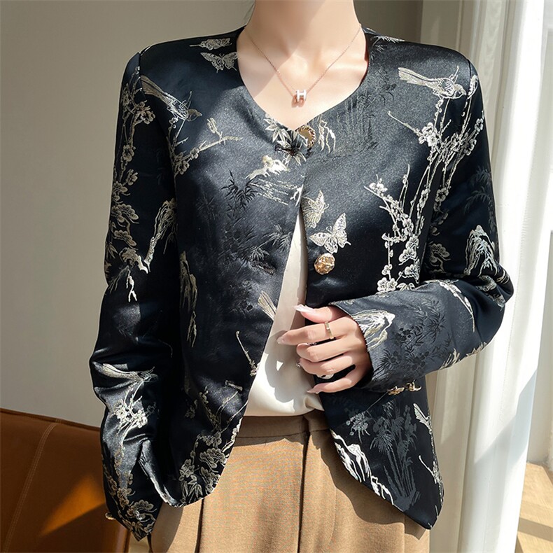 2025春季新款女装新中式国风缎面外套高级感禅意圆领印花醋酸上衣，女装短外套，圣丽羊绒