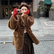 美拉德韩系咖色皮毛一体羊羔毛外套女秋冬2025新款独特漂亮巨好看，女装皮草，2C116
