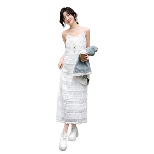 白色吊带裙女2024夏季新款减龄洋气时尚连衣裙图片
