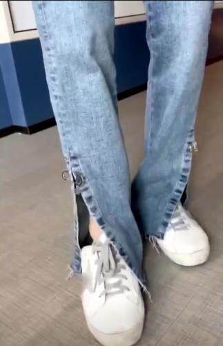 现货CD别针弹力小直筒开叉牛仔裤，女装牛仔裤，简 影
