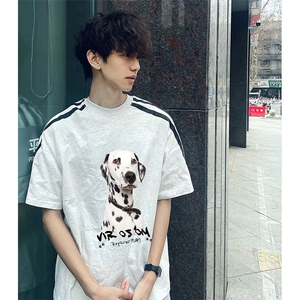 抖音得物品质二开240克宽松纯棉美式潮牌印花三条杠中性风短袖T恤图片