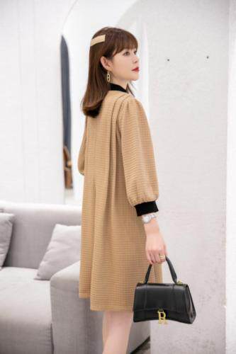 秋装新款上市、针织玻锣纹连衣裙M一XXL，女装连衣裙，拉思维加丝