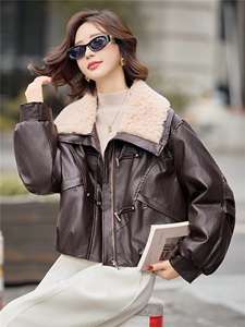 时尚羊羔毛翻领PU皮羽绒服女2025冬季新款加厚保暖白鸭绒皮衣外套图片