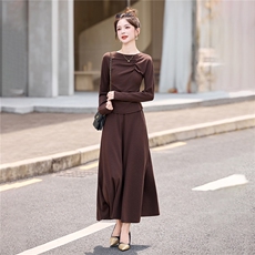 现货主推简约领型气质减龄凸显女人味腰部收腰显瘦穿出迷人套裙，女装套装/套裙，尚娜萱