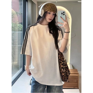 抖音得物品质二开240克宽松纯棉美式潮牌印花三条杠中性风短袖T恤图片