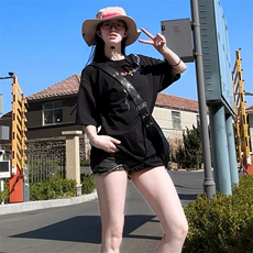 黑色