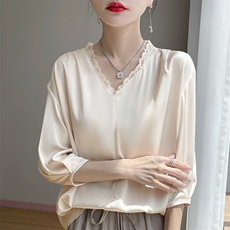 2025夏季新款V领缎面气质钩花蕾丝短袖女士宽松显瘦七分袖上衣T恤，女装T恤，暖习羊绒